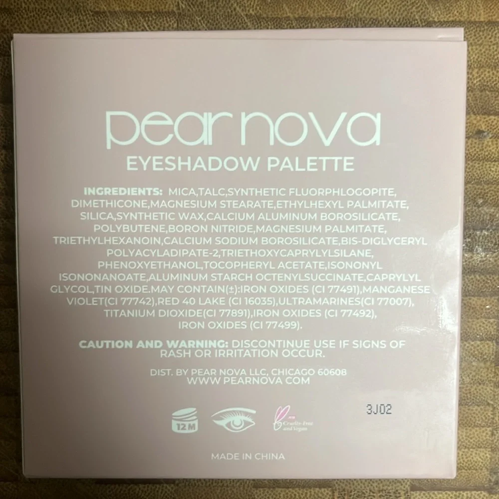 NEW! Pear Nova eyeshadow palette - Picture 4 of 4